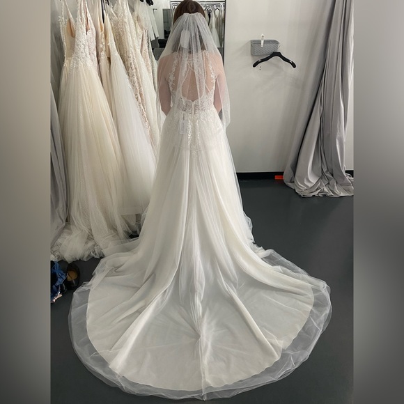 Size 6 Wedding Dress, BRAND NEW - Picture 2 of 5